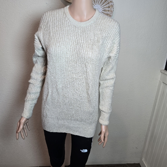 Abercrombie & Fitch Women's Light Gray Sweater - Picture 2 of 10